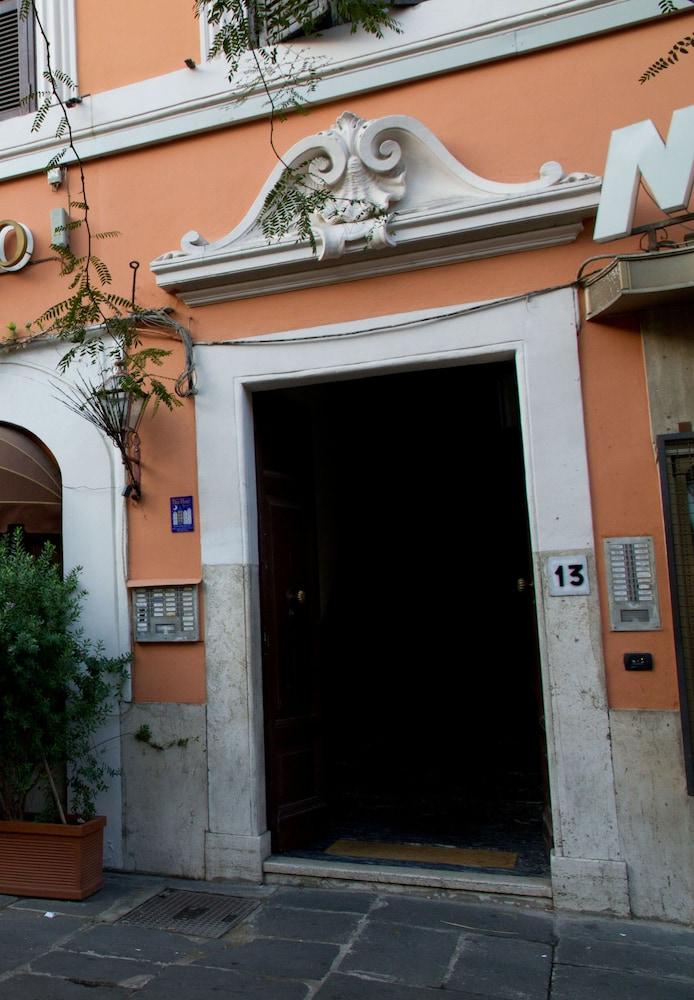 Gaudi Guesthouse Roma Esterno foto
